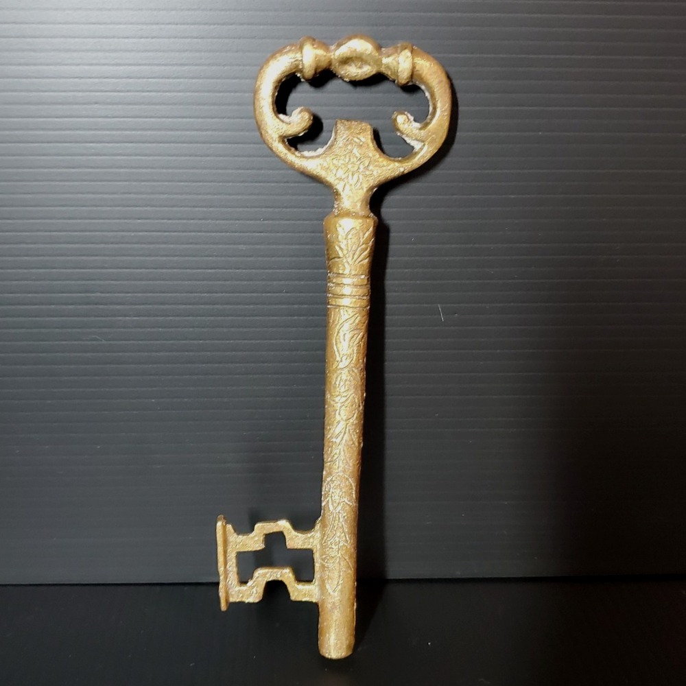 vintage-style brass key-shaped bottle opener‎ barware accessories